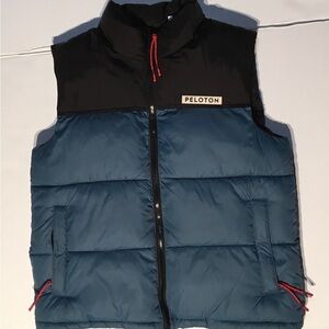 PELOTON Men’s Quilted Puffer vest with the Peloton logo on‎ the left breast SZ M